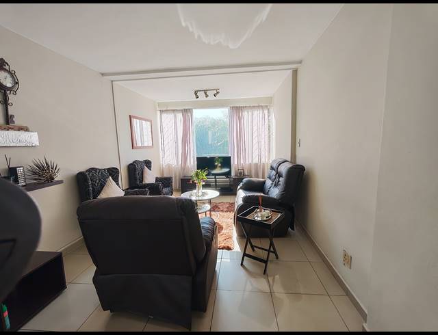 2 BEDROOM APARTMENT FOR SALE IN ESSENWOOD